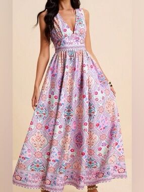 Printed Maxi Dress with V-Neck in Pastel Floral